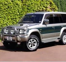Bơm xăng Mitsubishi Pajero