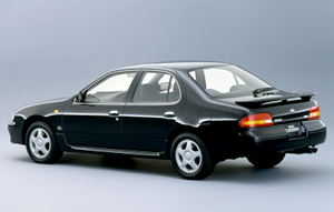 Ô tô Nissan Bluebird bỏ quên 13 năm hiện được bán với giá bao nhiêu