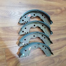 Má phanh sau Nissan Stanza