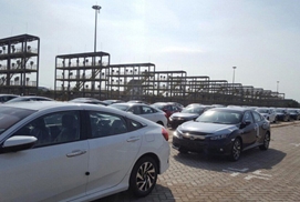 Thị trường ‘nín lặng’ chờ ô tô giá rẻ, dân buôn toát mồ hôi chống bão giá xe