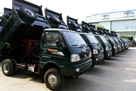 Ế nặng hàng vạn chiếc: Bán giá chát, buôn ô tô nguy cơ phá sản